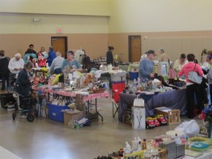 UMM Bkfast 4-25-15-YardSale _IMG_2004